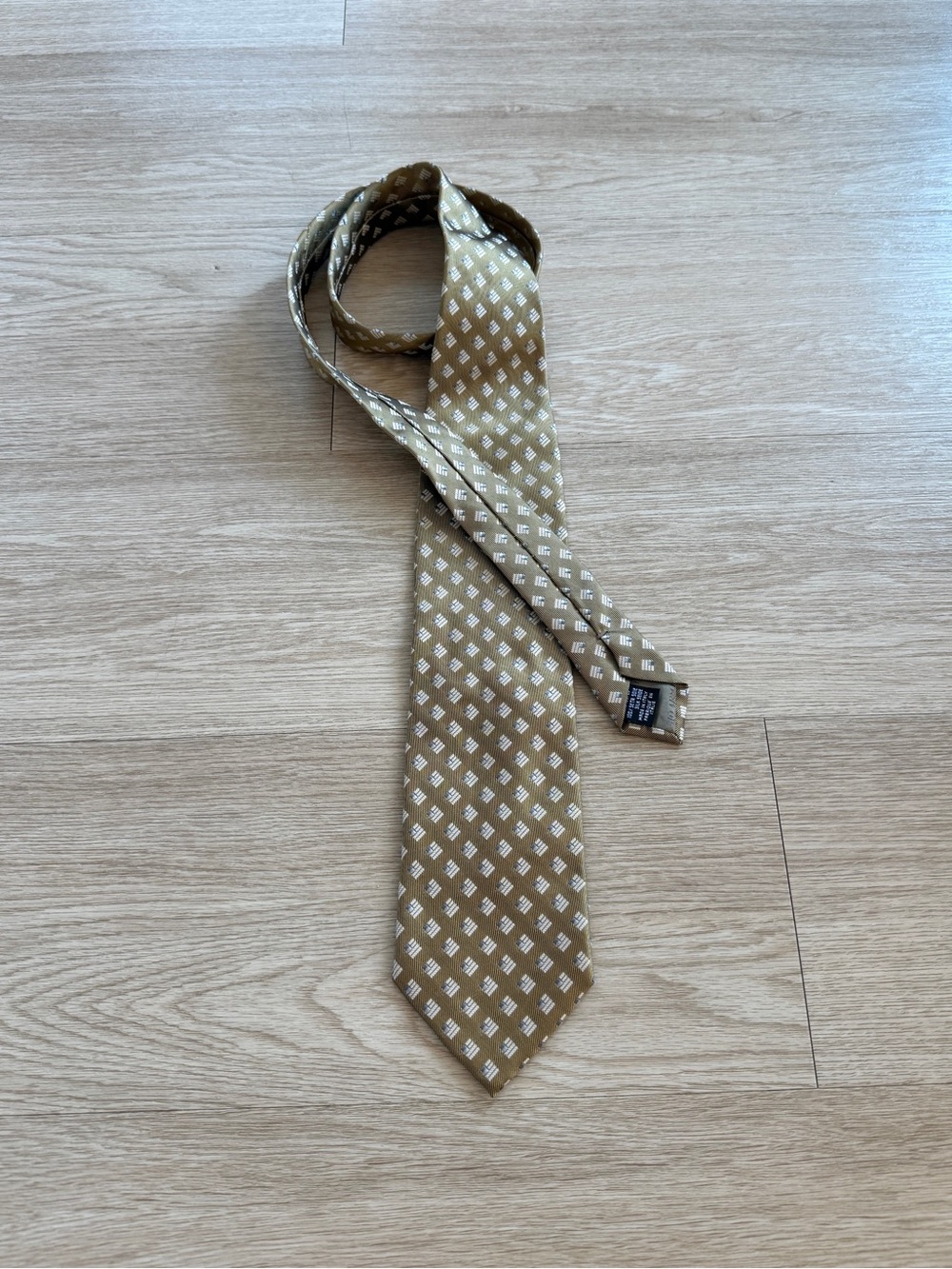 Giorgio Armani Collezioni Silk Men’s Tie Gold Pattern Designer Made In Italy